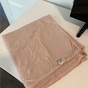 Mushie Bamboo Kids Blanket in Blush Pink - Ultra-Soft Comfort
